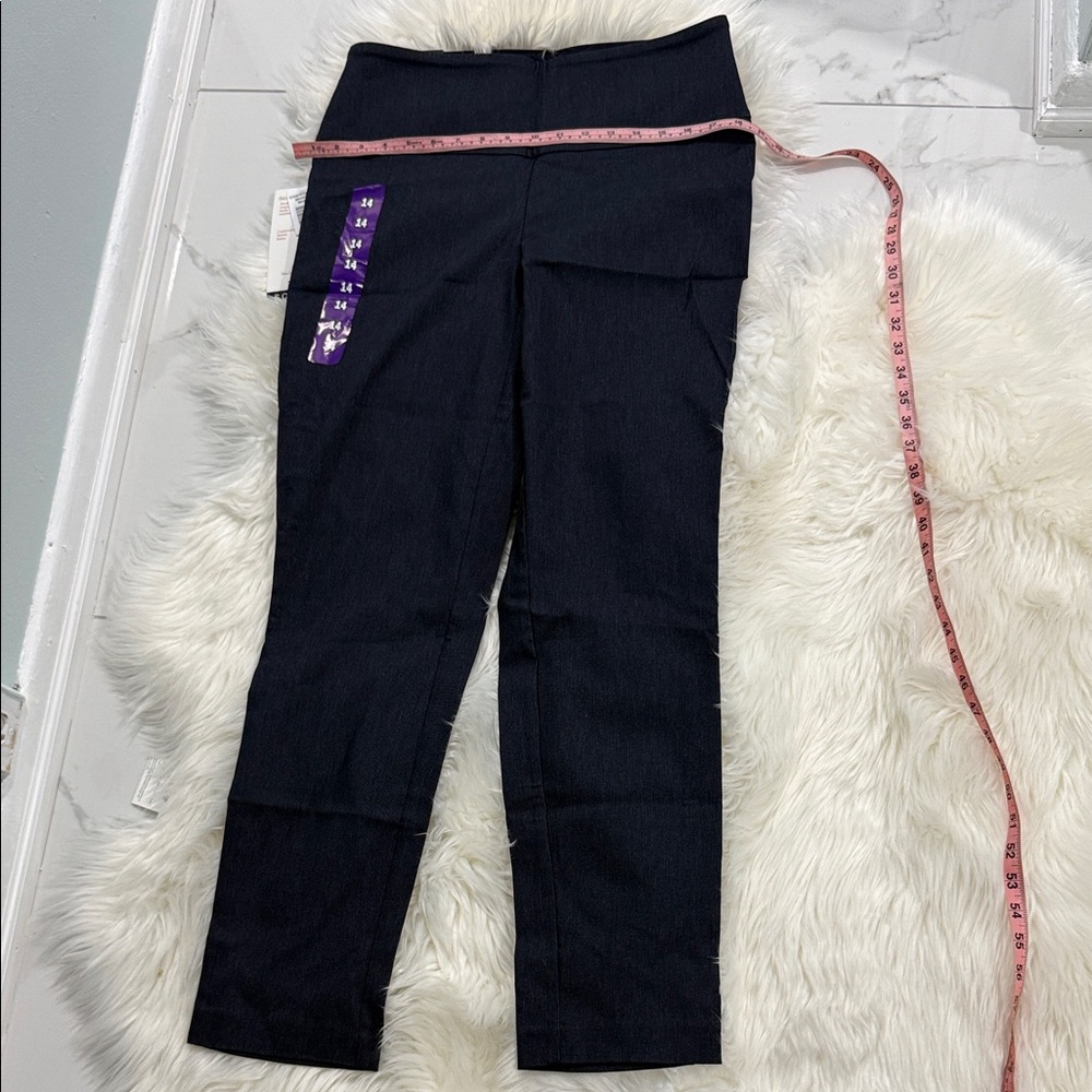 Straight Leg Women's Jeans in Black